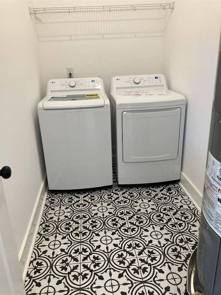 Room available in 4 bedroom home!