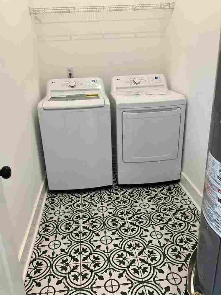 Room available in 4 bedroom home!