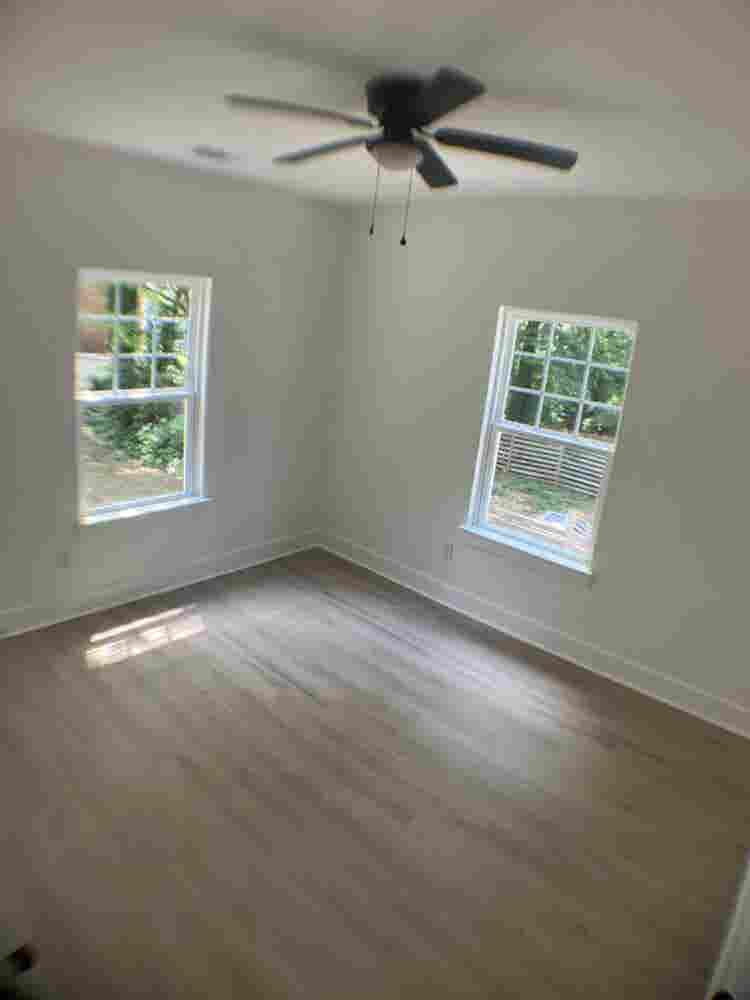 Room available in 4 bedroom home!