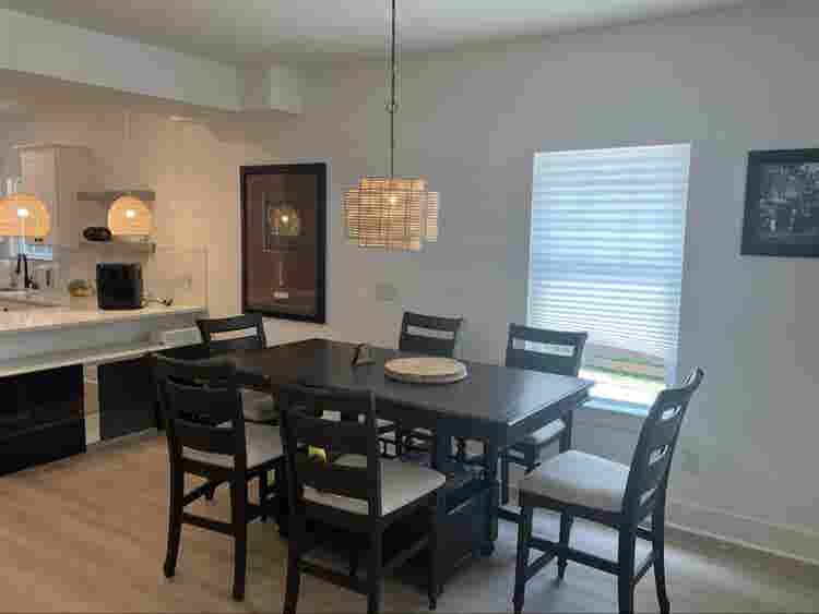 Room available in 4 bedroom home!