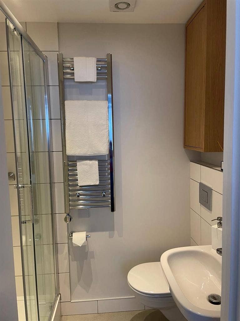 1 Bed, furnished flat, with bills