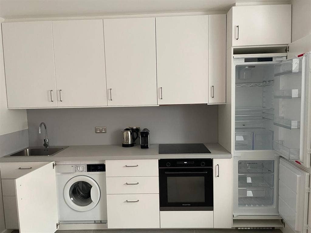 1 Bed, furnished flat, with bills