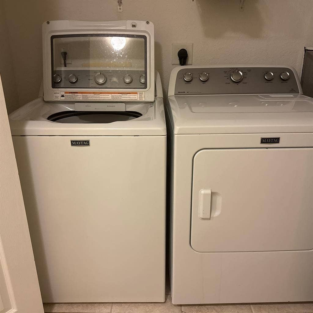 Bedroom w/ own bathroom in Ft Myer