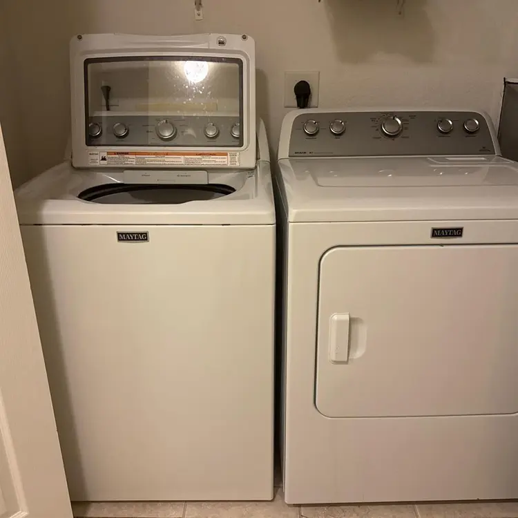 Bedroom w/ own bathroom in Ft Myer