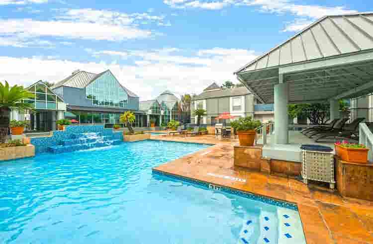 $ Studio in galleria area