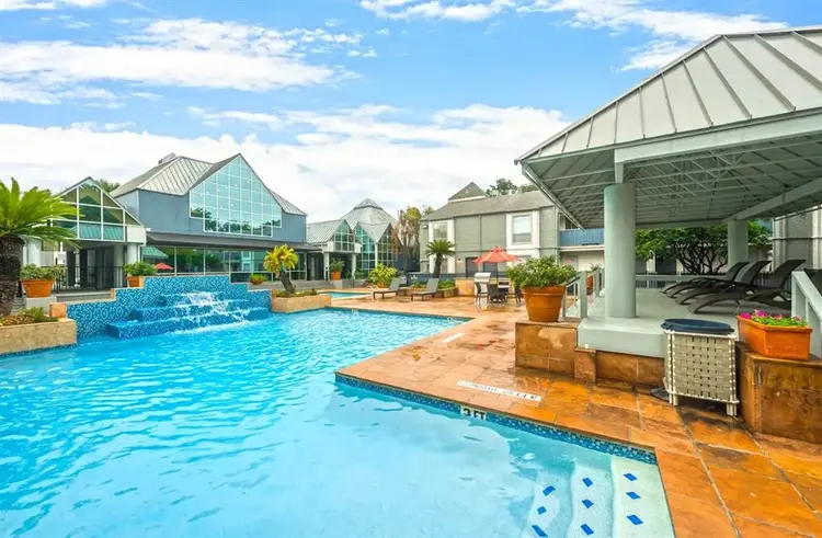 $ Studio in galleria area