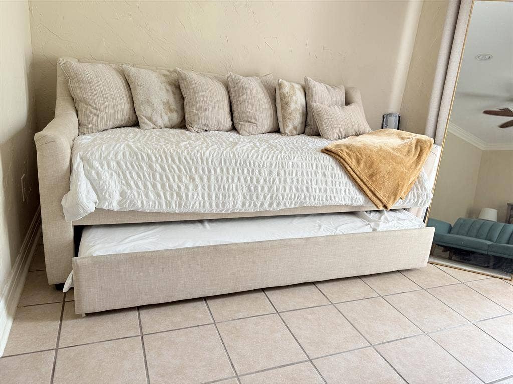 Private Suite w Jack-and-Jill Bath