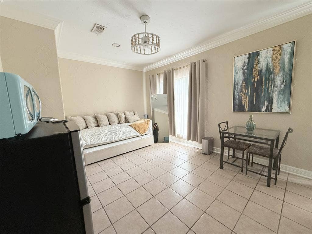 Private Suite w Jack-and-Jill Bath