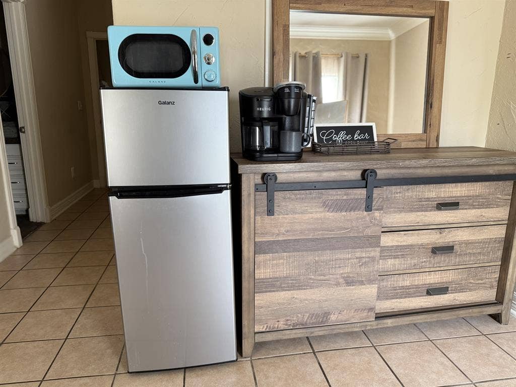 Private Suite w Jack-and-Jill Bath