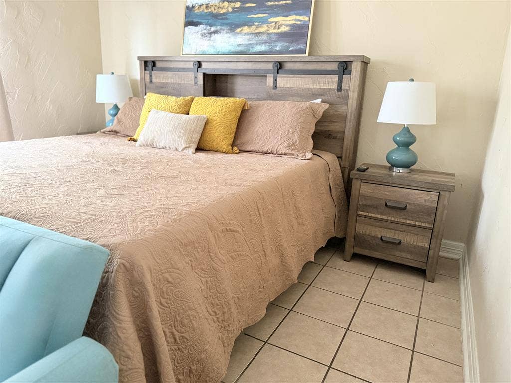 Private Suite w Jack-and-Jill Bath