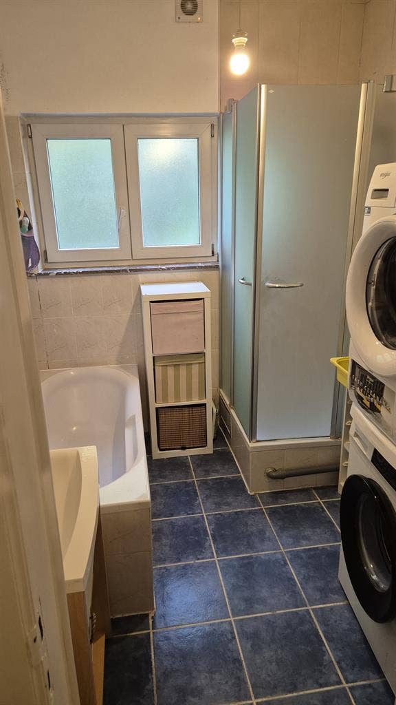 2 rooms to rent - parent with child