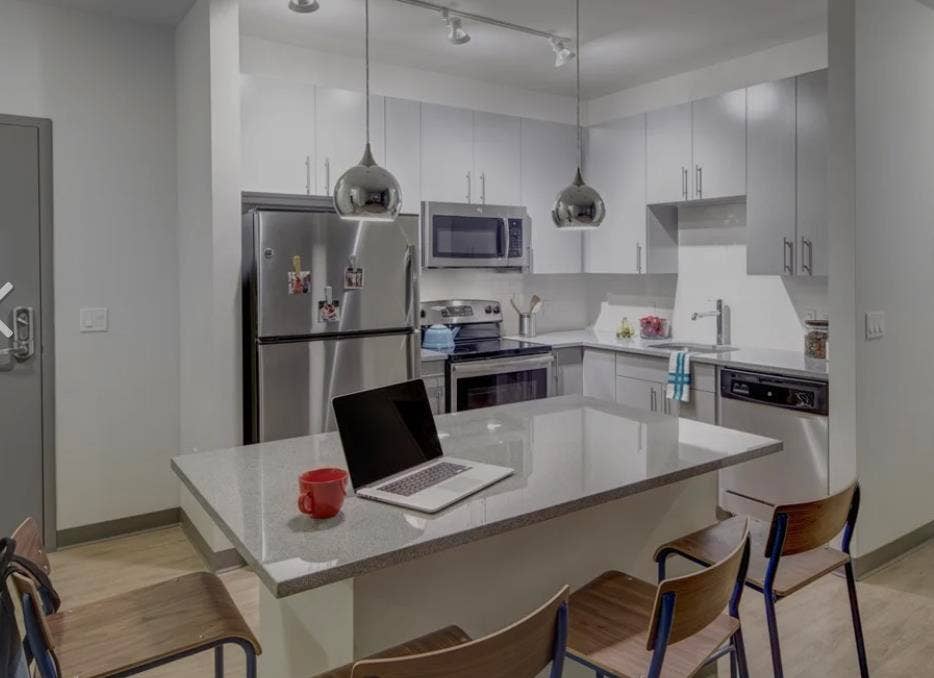 SUBLEASING JANUARY  WEST QUAD