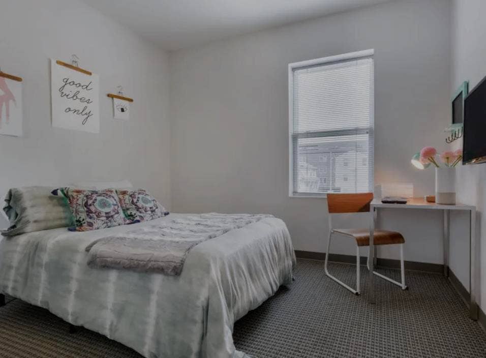 SUBLEASING JANUARY  WEST QUAD