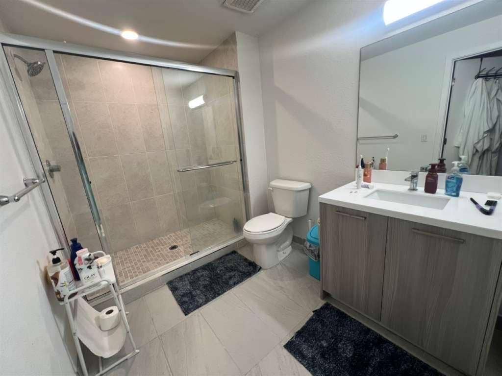 Looking for a roommate