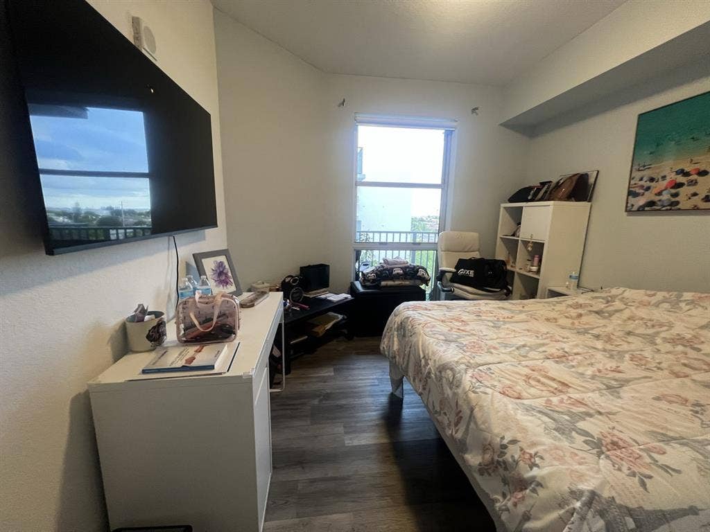 Looking for a roommate