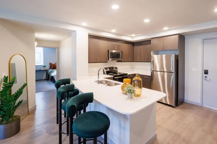 Lease takeover- Collge View Apts