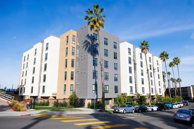 Lease takeover- Collge View Apts