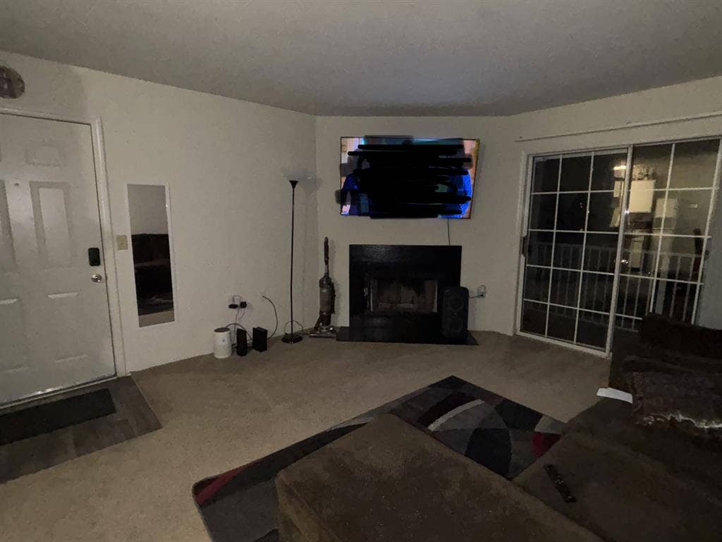 Room For Rent. Cuarto Disponible