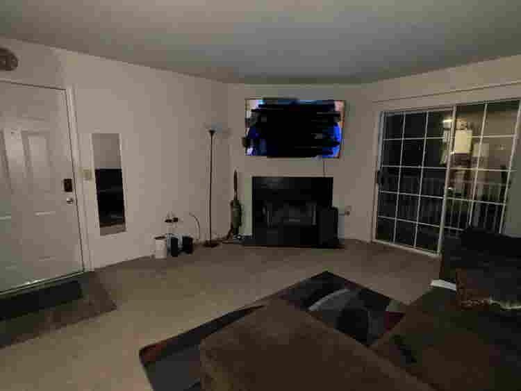 Room For Rent. Cuarto Disponible