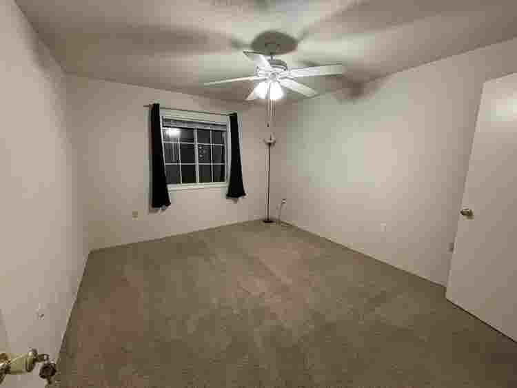 Room For Rent. Cuarto Disponible