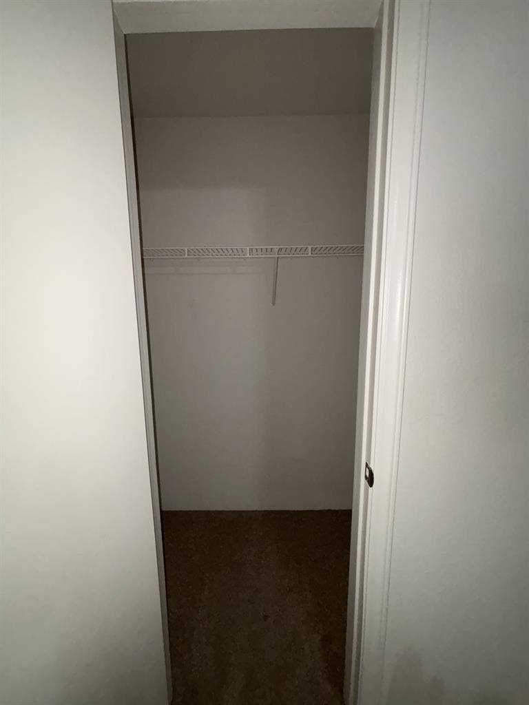 Room For Rent. Cuarto Disponible