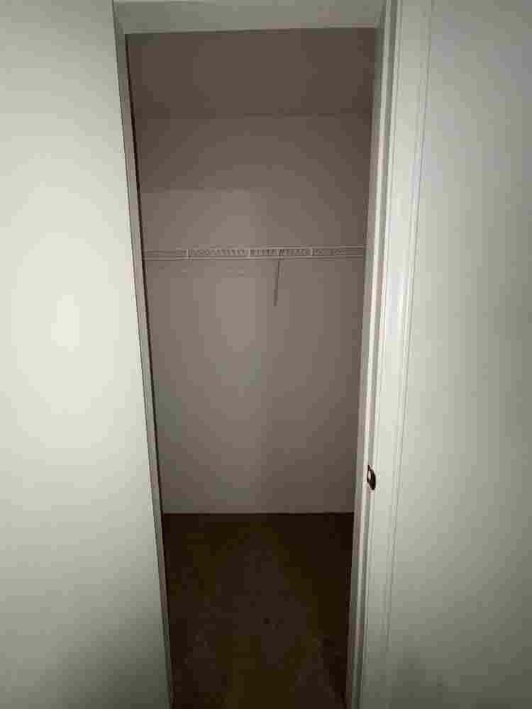 Room For Rent. Cuarto Disponible