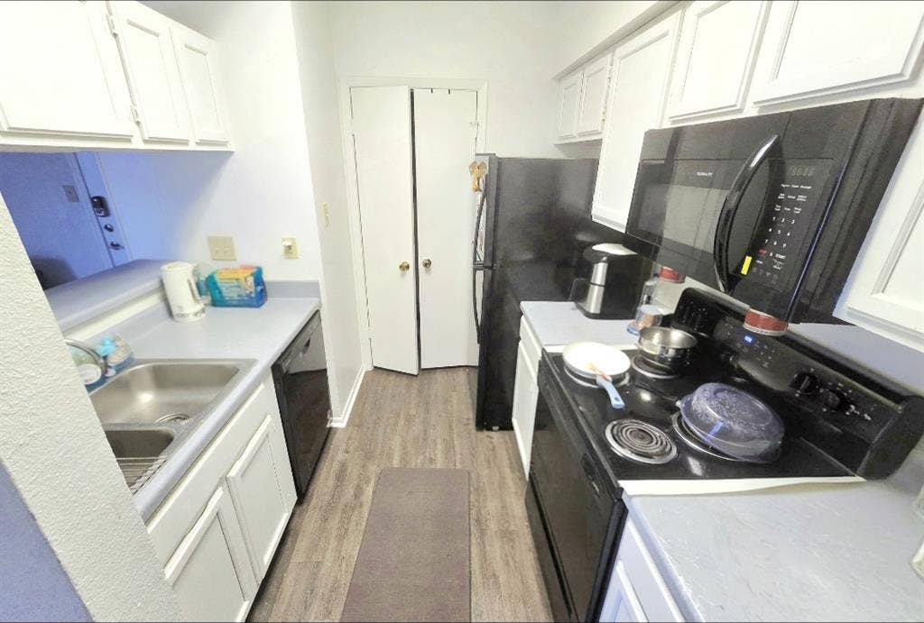 One Bedroom Apartment near Domain