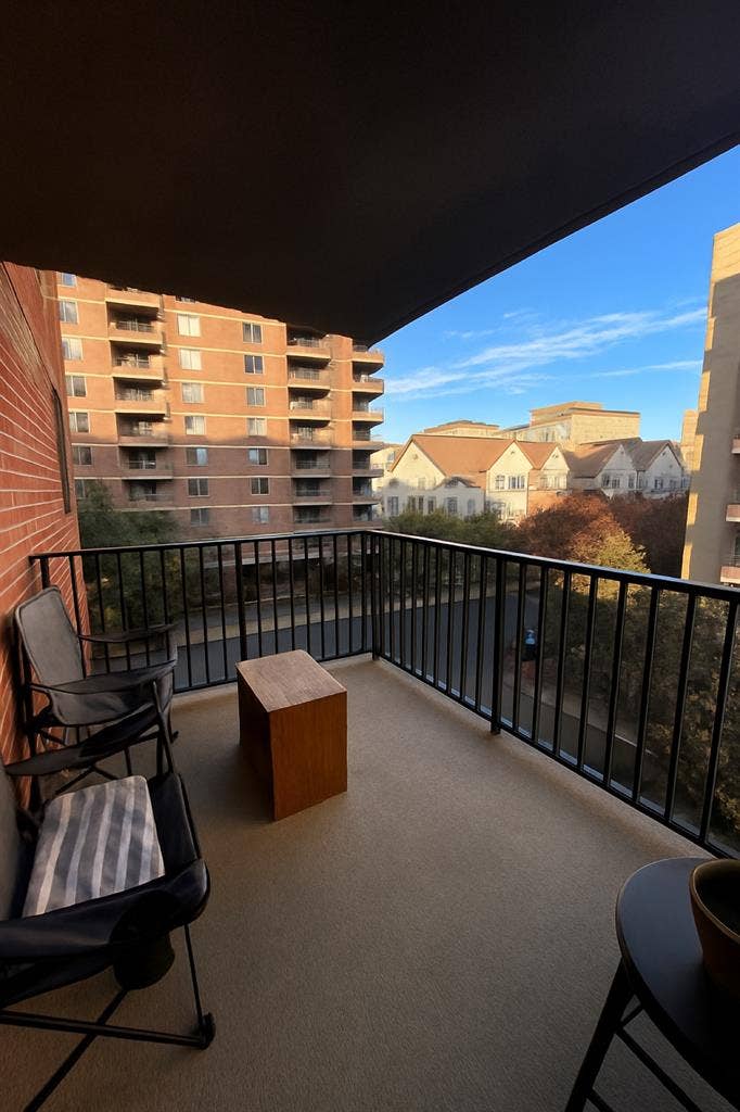 Courtland Towers-Roommate Desired