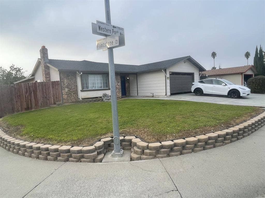 Room for Rent by Calvin &