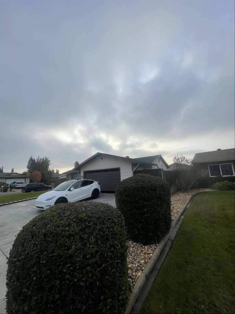 Room for Rent by Calvin &