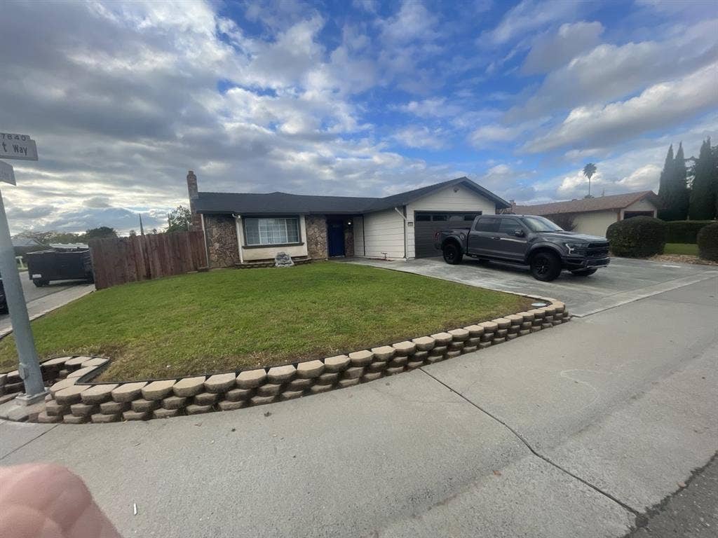 Room for Rent by Calvin &