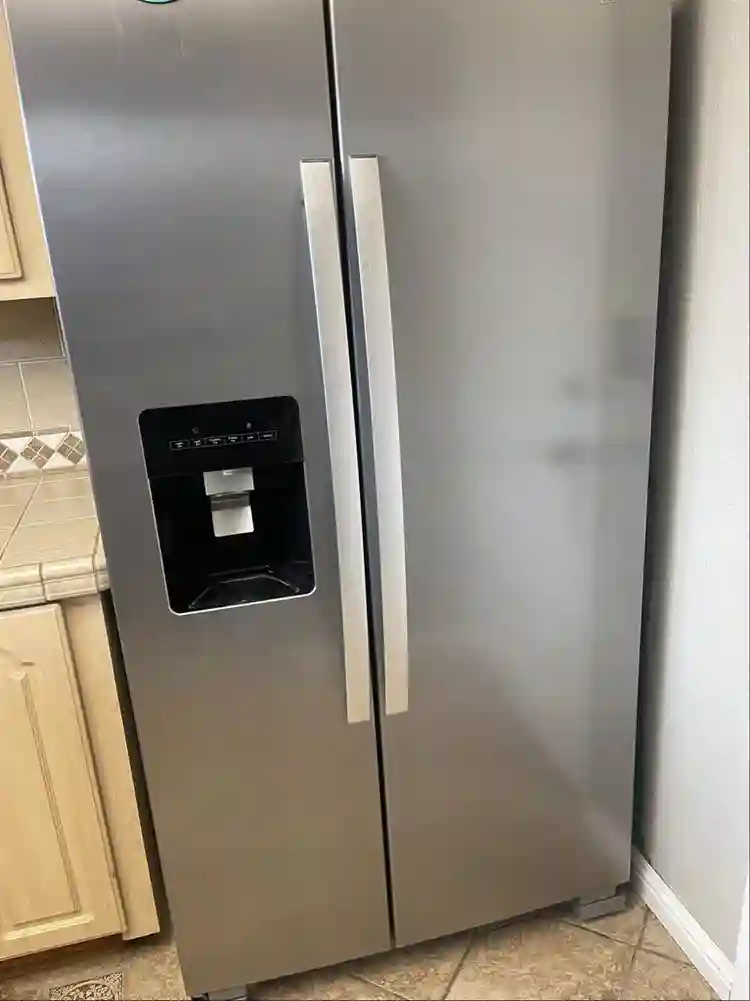 Room for Rent by Calvin &