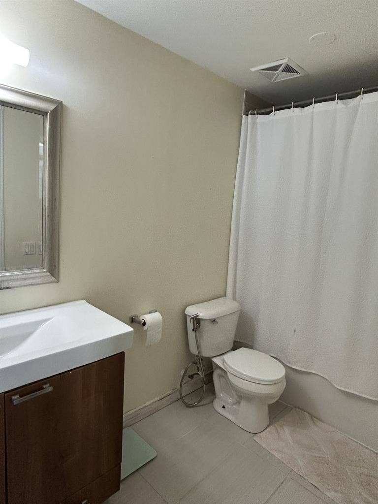 Bath Condo in Scarborough