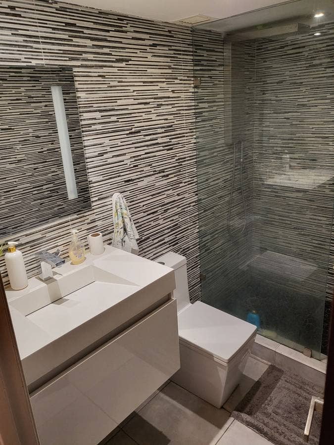 Cozy room in gated community on bay