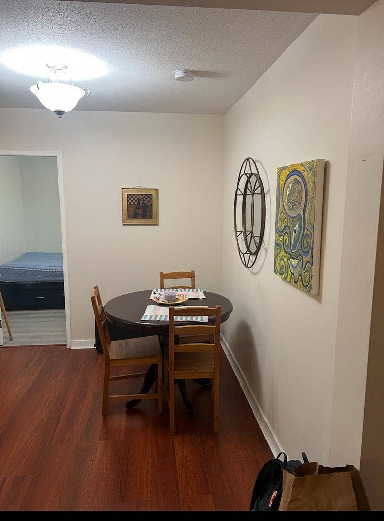 Cozy Apartment in Kerrisdalee