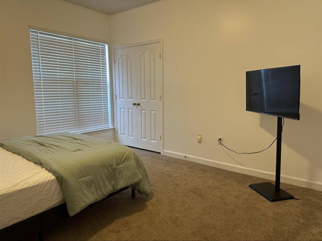 Short Tern Room mate