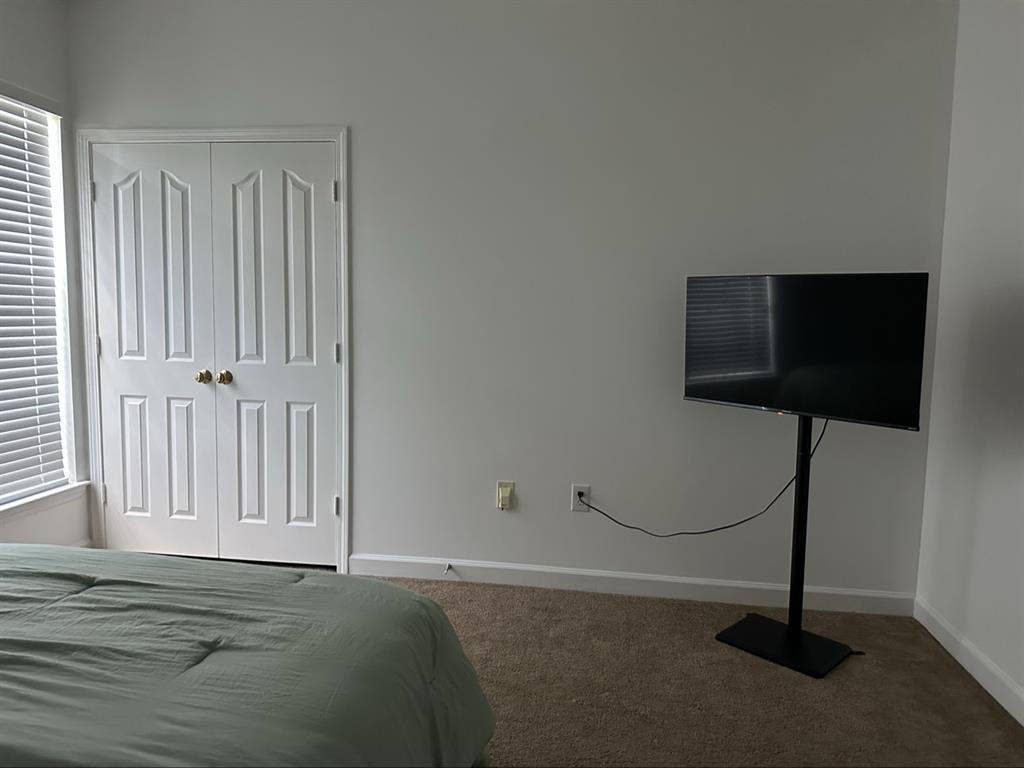 Short Tern Room mate