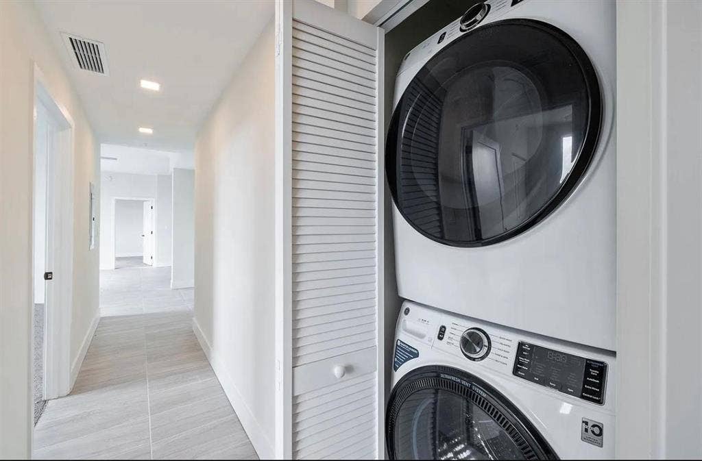 Like Master Bedroom-Luxury New Bld