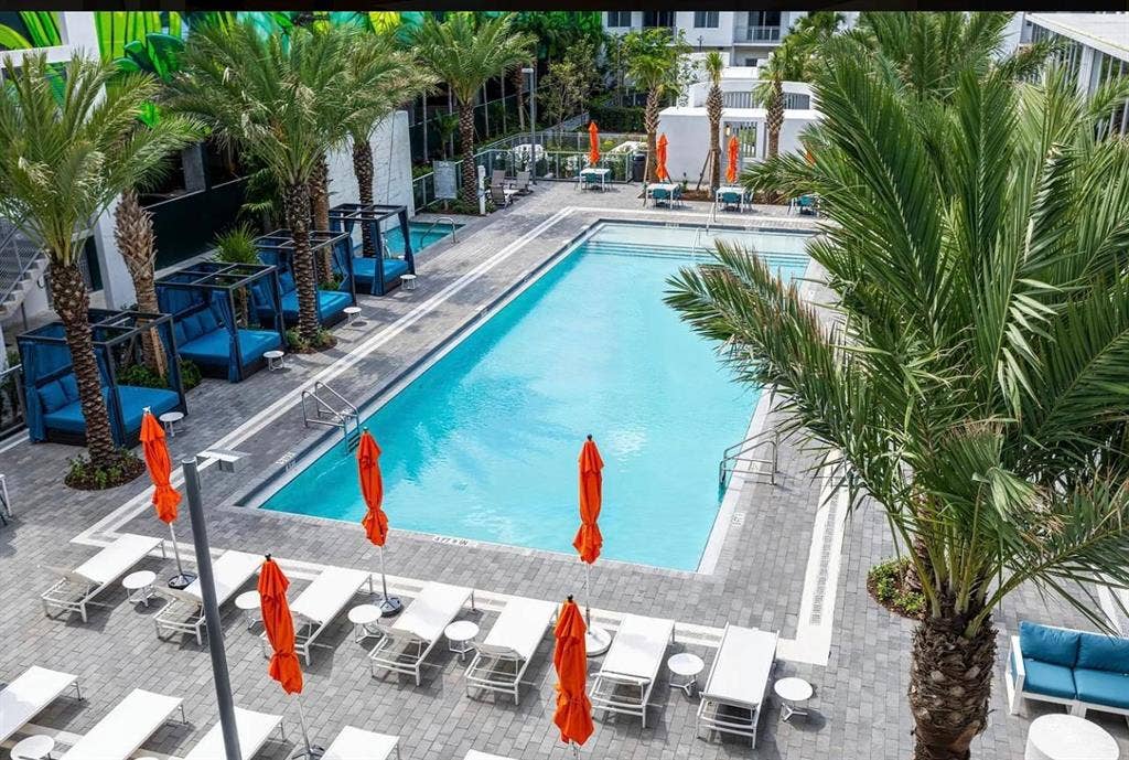 Like Master Bedroom-Luxury New Bld