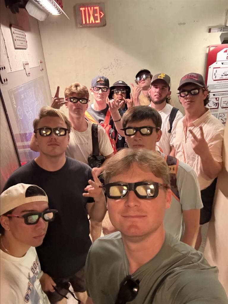 Roommates needed in carmel mountain