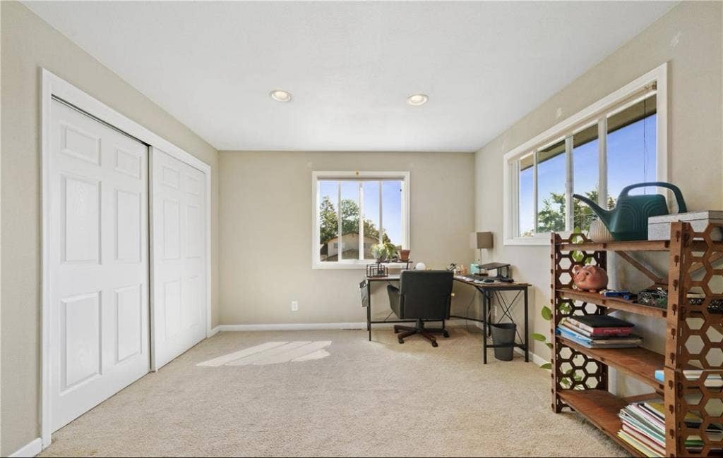 Spacious & Sunny Private Room -$