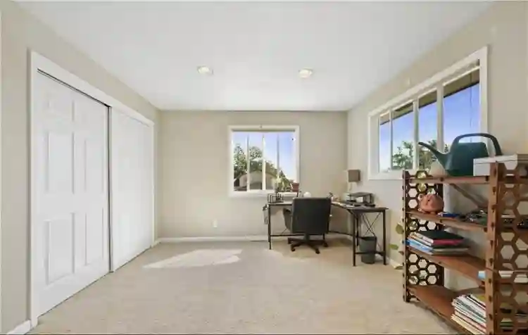 Spacious & Sunny Private Room -$