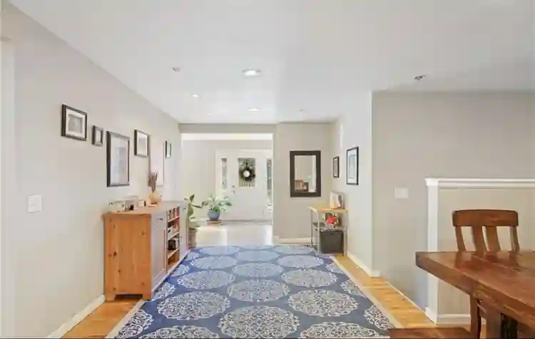 Spacious & Sunny Private Room -$