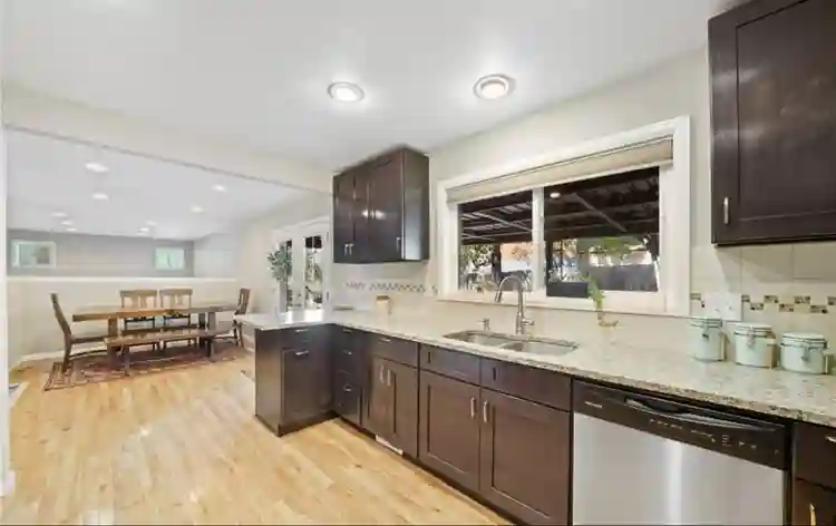 Spacious & Sunny Private Room -$