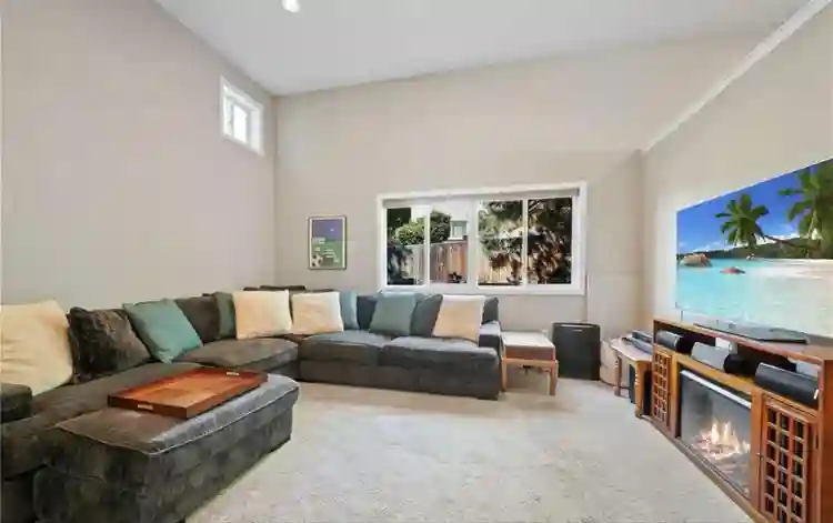 Spacious & Sunny Private Room -$