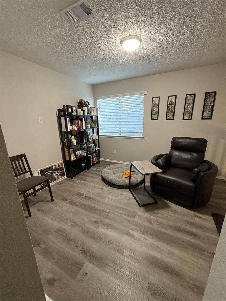 Up stairs bedroom for rent