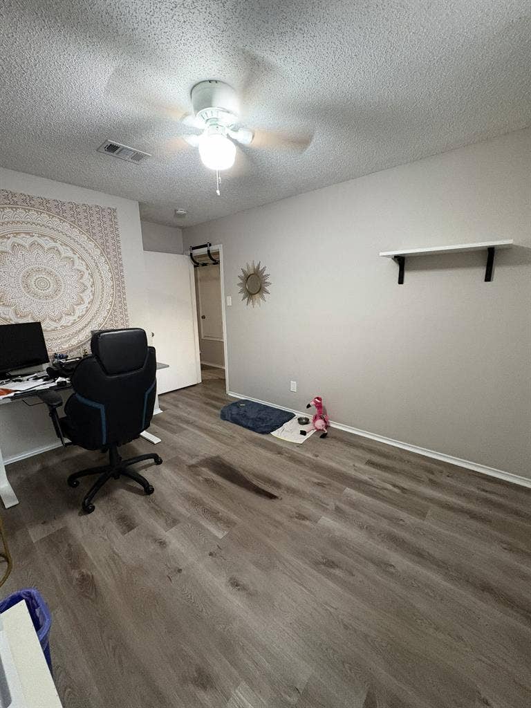 Up stairs bedroom for rent