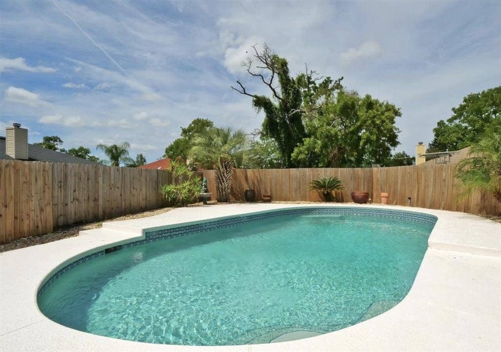 Looking for roommate