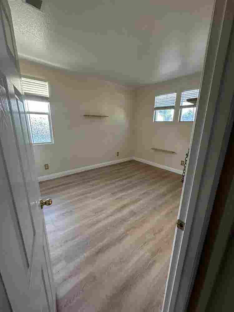 Large private room in Oceanside!