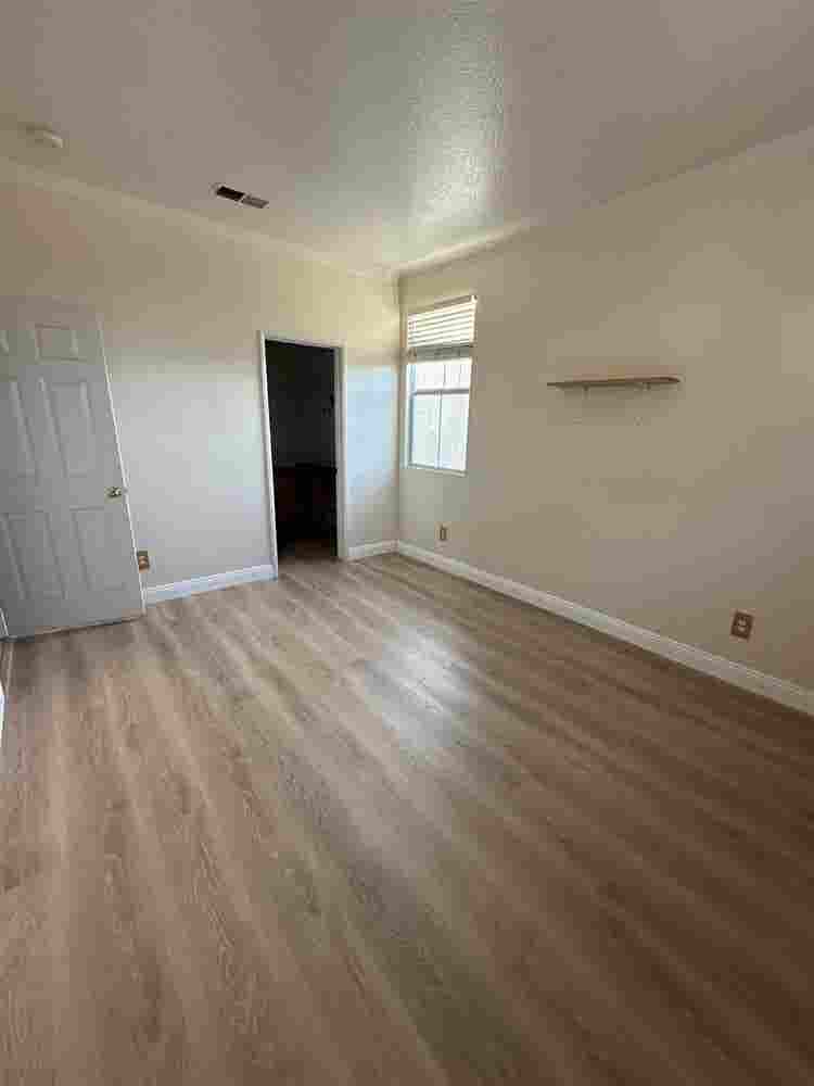 Large private room in Oceanside!
